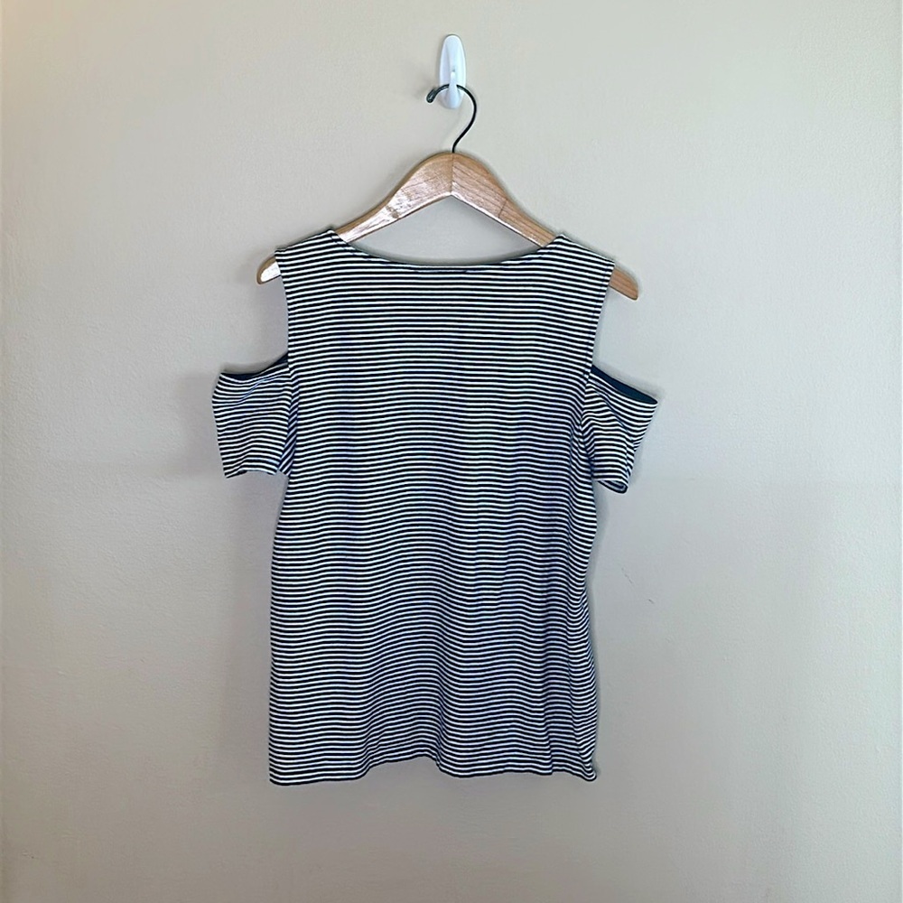 Michael Kors Cold Shoulder Short Sleeved Top Size XL Black White Striped - Picture 7 of 9